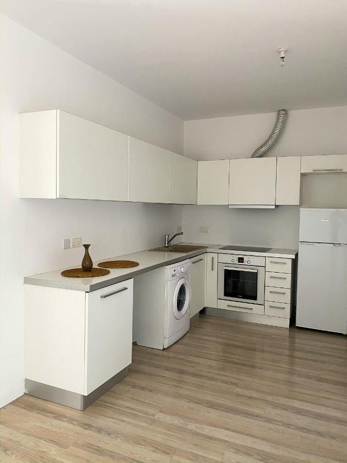 Summer Getaway: Stunning 1 Bedroom Apartment! Polis Екстер'єр фото